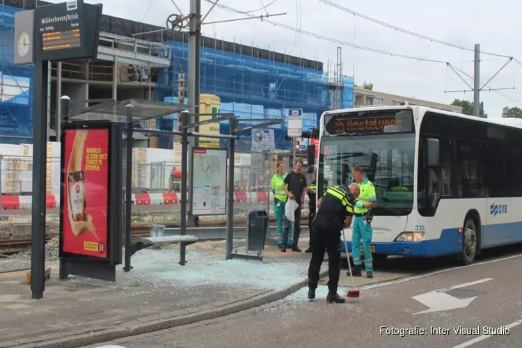 Passagier GVB onder het glas bij ongeluk in Amstelveen