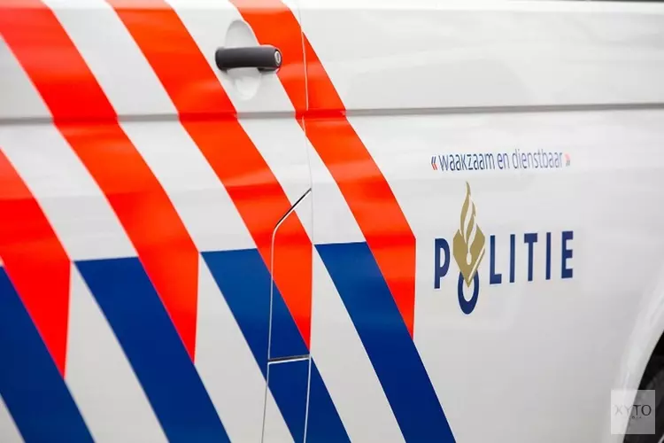 Motoragent geschept door automobilist in Amstelveen