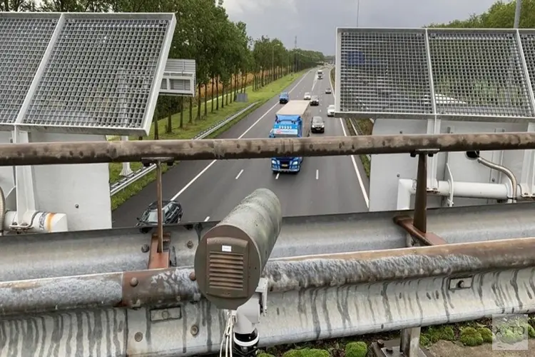 Inzet slimme camera´s tegen afleiding in het verkeer