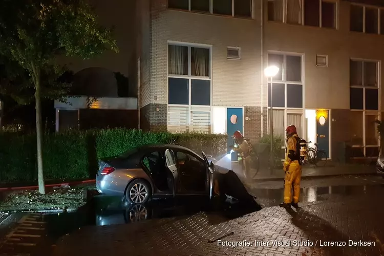 Auto in brand in Diemen