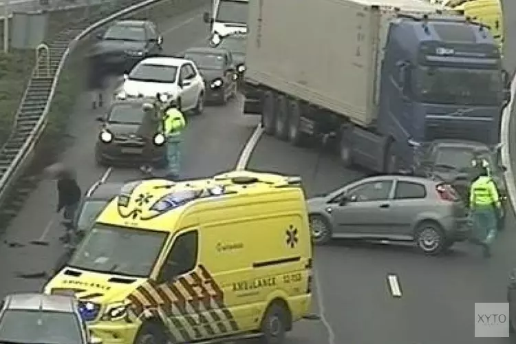 A9 helemaal dicht door ongeluk met meerdere voertuigen bij Haarlem-Zuid