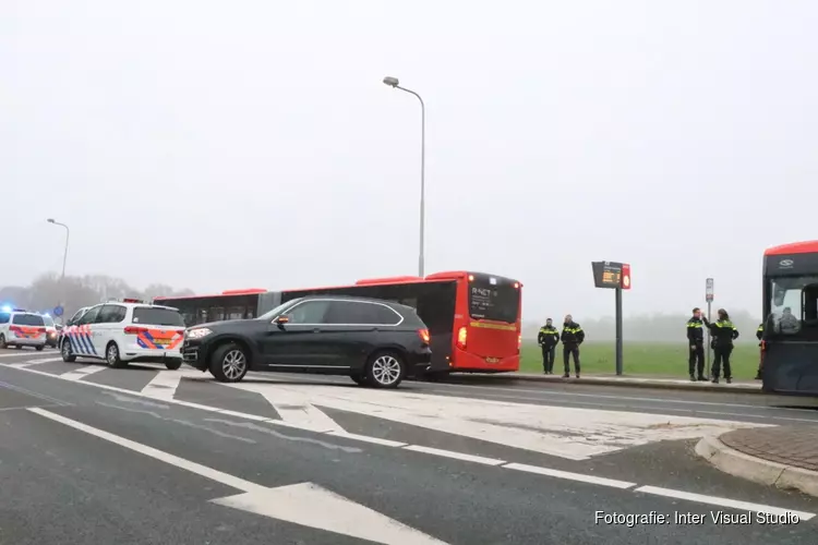 Lijnbus Connexxion stopgezet de door politie en marechaussee