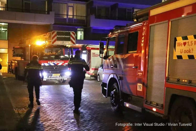 Kerstboom vat vlam in woning Amstelveen, bewoner in ambulance nagekeken