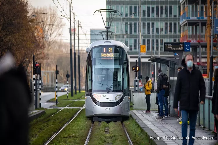 Tijdelijke halte tramlijn 25 vlak naast Amsterdam Zuid