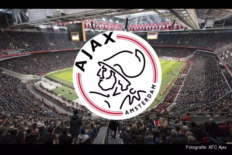 Ajax contracteert drie spelers