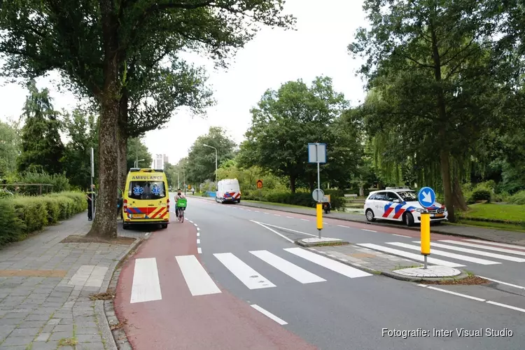 Maaltijdbezorger op scooter onderuit gegaan in Amstelveen, slachtoffer naar ziekenhuis gebracht