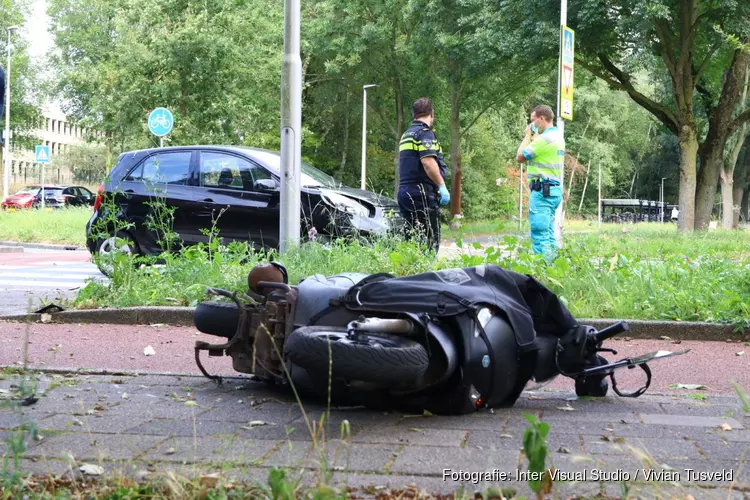 Scooterrijder aangereden op rotonde Amstelveen