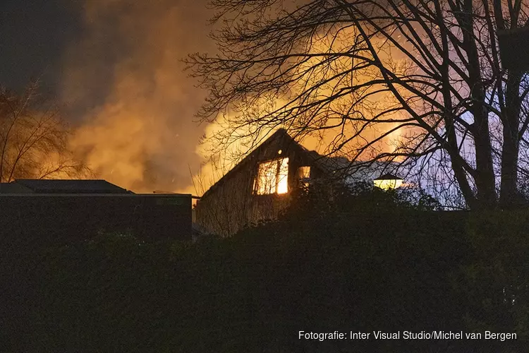 Grote brand aan Oosteinderweg in Aalsmeer