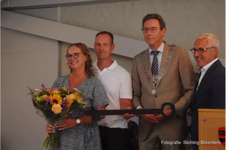 Parel aan de Poel in Bovenkerk krijgt vorm: Vernieuwde Noorddamcentrum officieel geopend door burgemeester Poppens