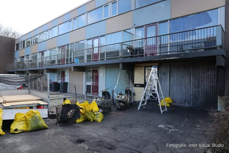 Brand bij flat in Uithoorn, politie onderzoekt mogelijke brandstichting