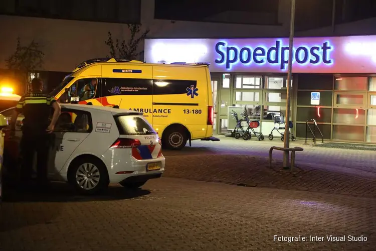Persoon met steekwond ziekenhuis Amstelveen binnengelopen