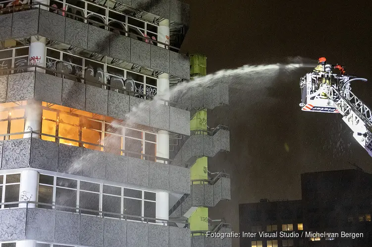 Grote brand in leegstaand kantoorpand in Amstelveen