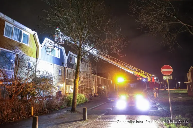 Zonnepanelen waaien bijna van dak in Amstelveen