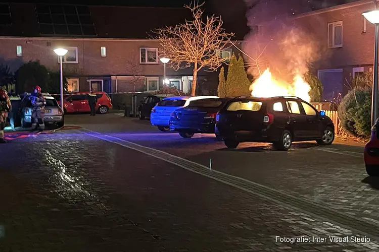 Auto in brand aan Stelvio in Amstelveen