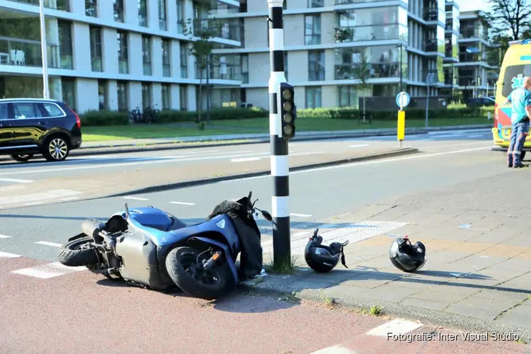 Scooter tegen bestelbus gereden in Amstelveen
