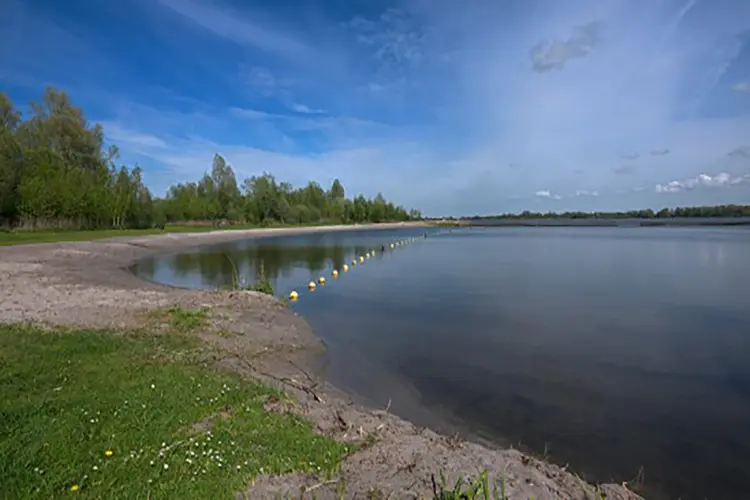 PFAS onder advieswaarde bij 18 zwemlocaties in Noord-Holland