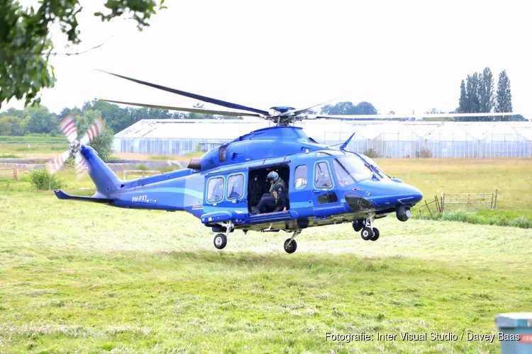 Fietser gewond: personeel politiehelikopter schiet te hulp