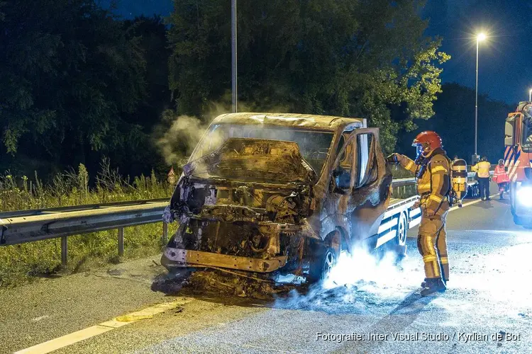 Auto-ambulance in brand op A9