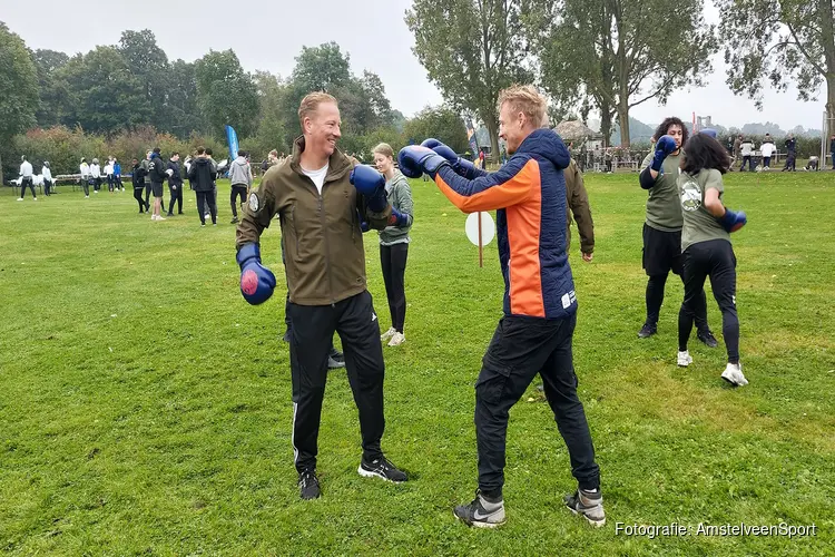 Weerbaarheidsdag voor Amstelveense jongeren: Sport en samenwerking versterken mentale en fysieke kracht