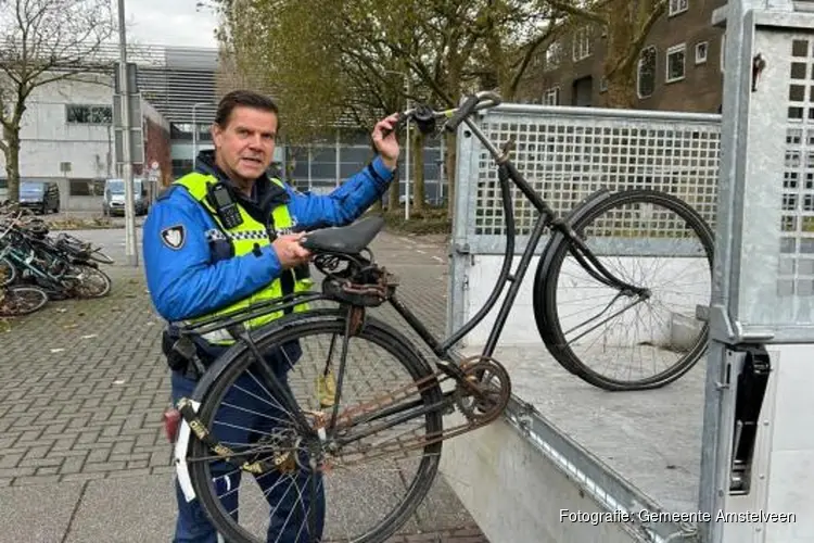 Handhaving start met opruimen van weesfietsen in Middenhoven